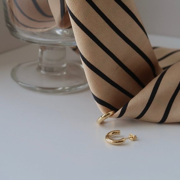 NEW 18K Gold Plated Round Tube Hoop Earrings - Picture 6 of 9